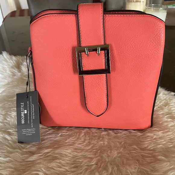 K.Carroll - Picture 1 of 7